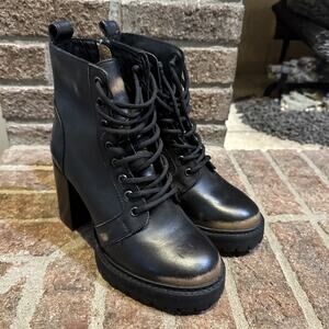Steve madden women’s rivet black heeled‎ lace up zip side boot Size 7.5